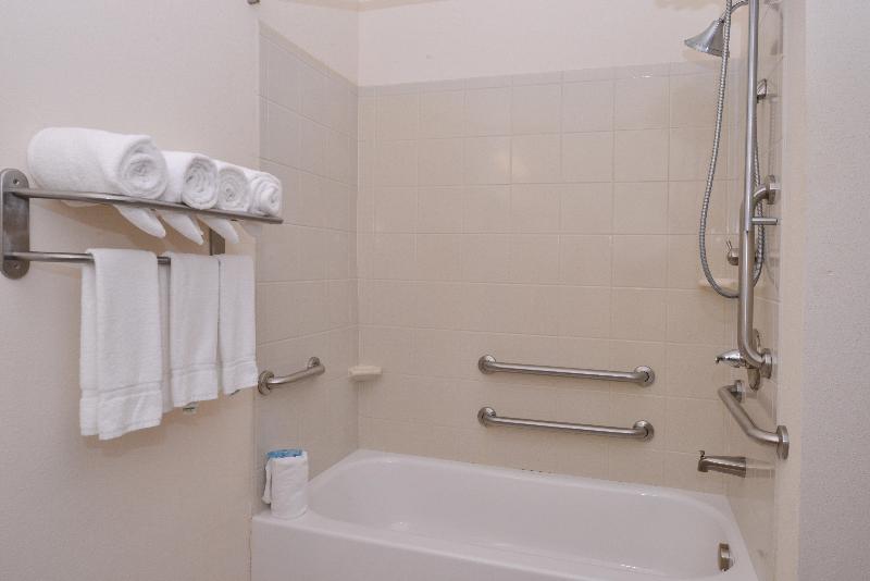 Holiday Inn Express and Suites Washington Meadow L photo 20