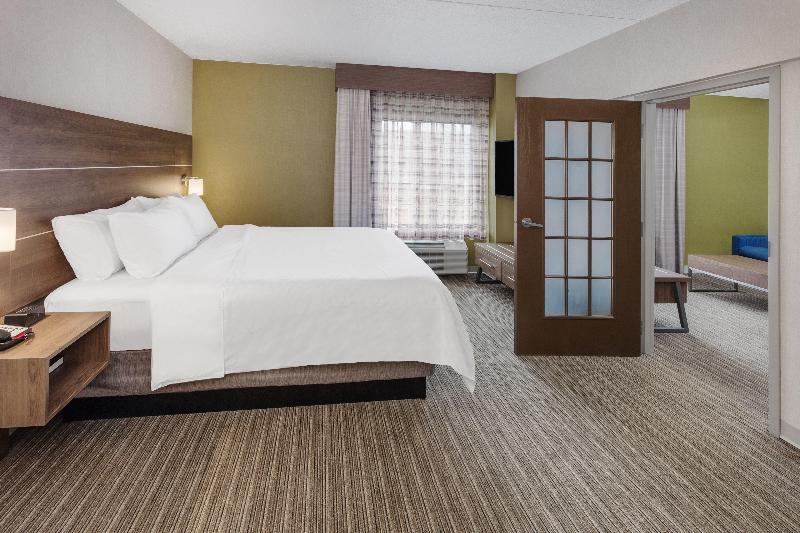 Holiday Inn Express and Suites Providence Woonsock image