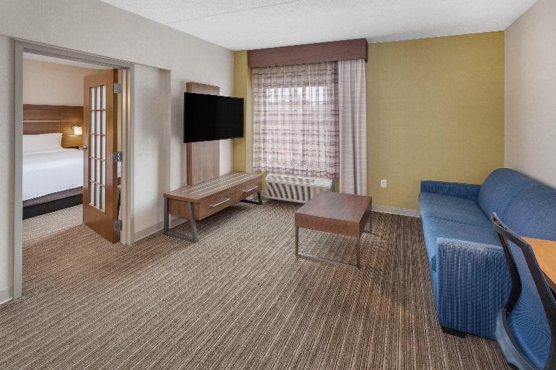 Holiday Inn Express and Suites Providence Woonsock image