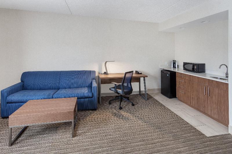 Holiday Inn Express and Suites Providence Woonsock image