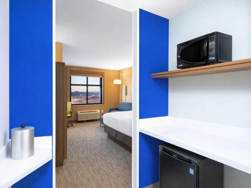 Holiday Inn Express and Suites St. George North Zi image