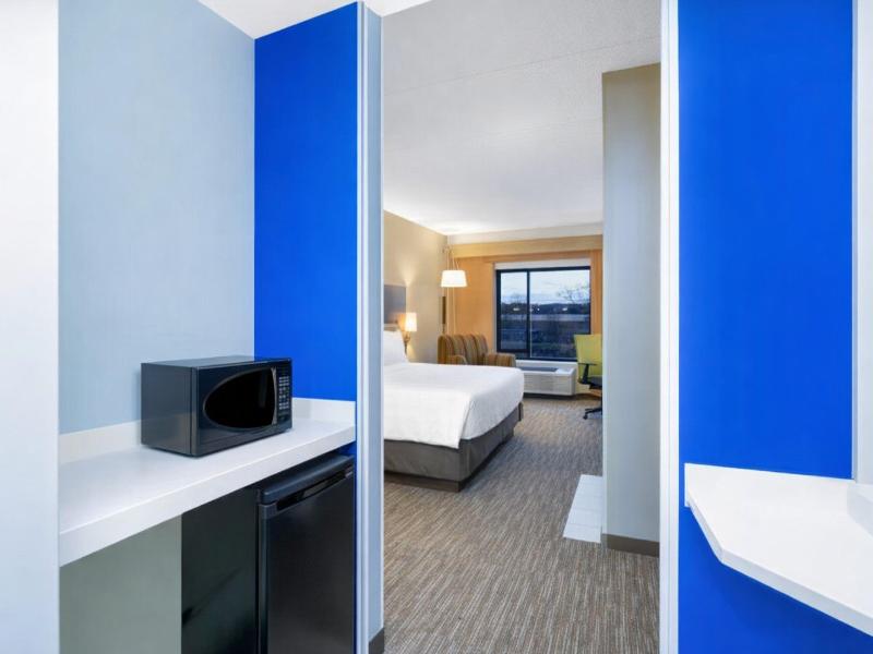 Holiday Inn Express and Suites St. George North Zi image