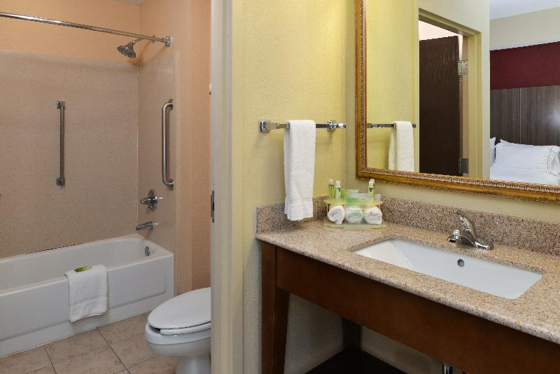 Wingate by Wyndham Ridgeland photo 23