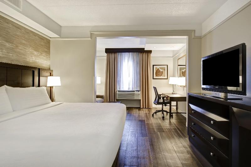 Holiday Inn & Suites Windsor (Ambassador Bridge) photo 24