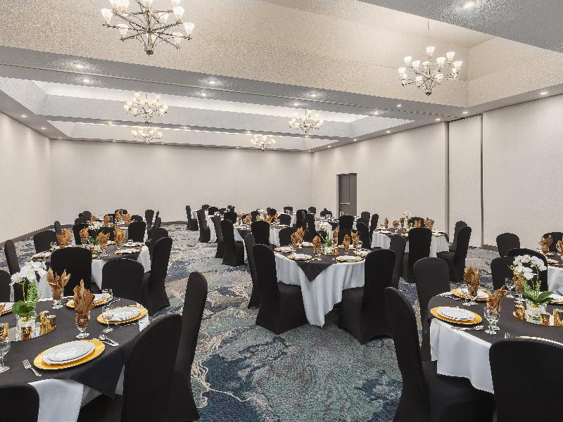 Holiday Inn Oakville (Centre), an IHG Hotel image