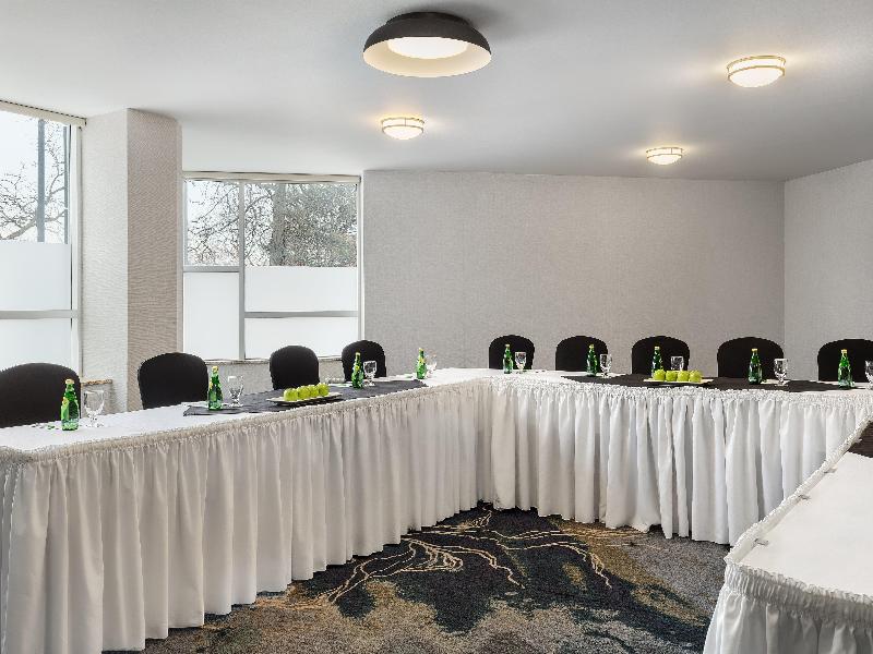 Holiday Inn Oakville (Centre), an IHG Hotel image
