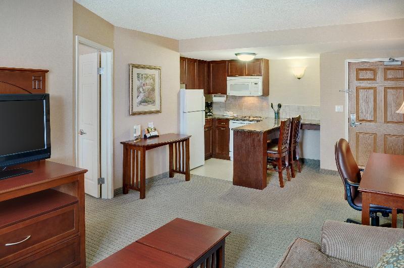 SUITE TWO DOUBLE BEDS