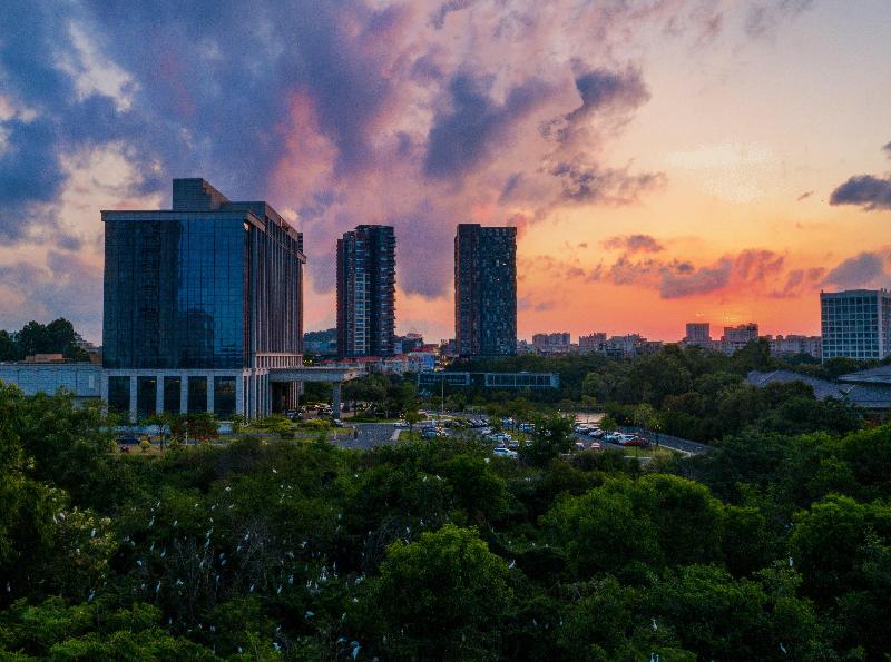 Hualuxe Yangjiang City Center image