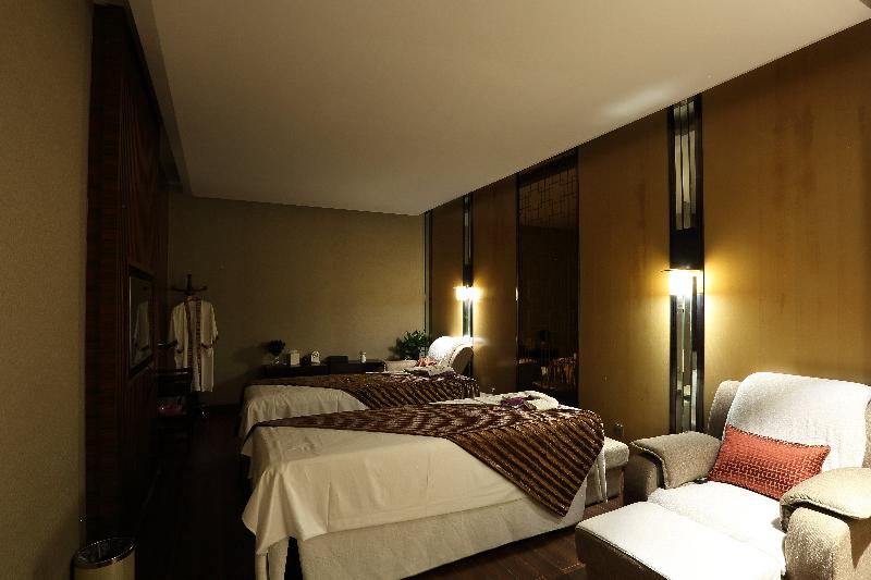 Hualuxe Yangjiang City Center image