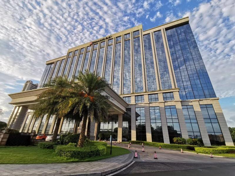 Hualuxe Yangjiang City Center image