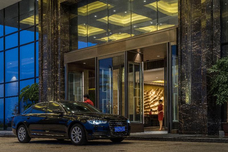 Hualuxe Yangjiang City Center image