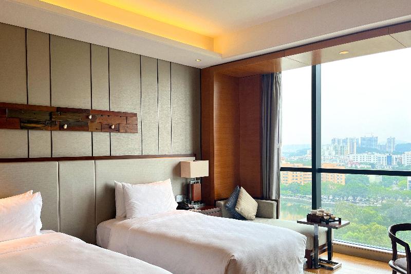 Hualuxe Yangjiang City Center image