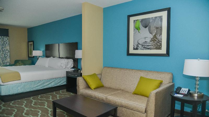 Holiday Inn Express and Suites Cuero image