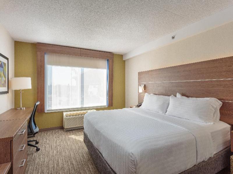 Holiday Inn Express and Suites Belleville image