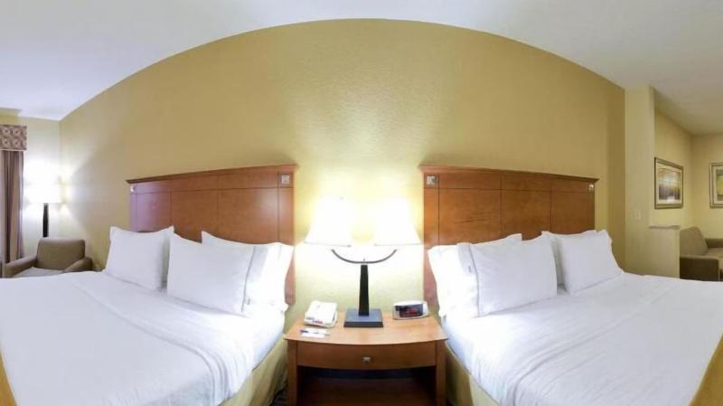 Holiday Inn Express McComb 5