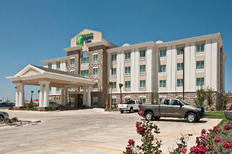 Holiday Inn Express and Suites Pearsall image