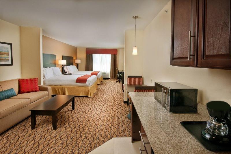Holiday Inn Express and Suites Pearsall photo 12