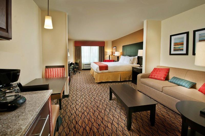 Holiday Inn Express and Suites Pearsall photo 15