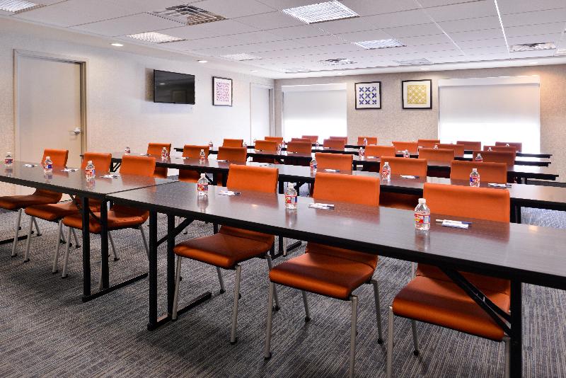 Holiday Inn Express and Suites Selma image
