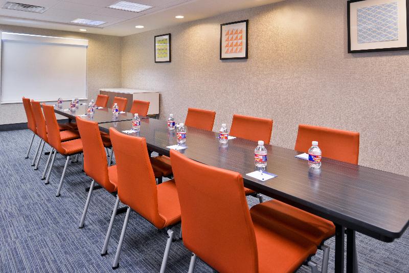 Holiday Inn Express and Suites Selma image
