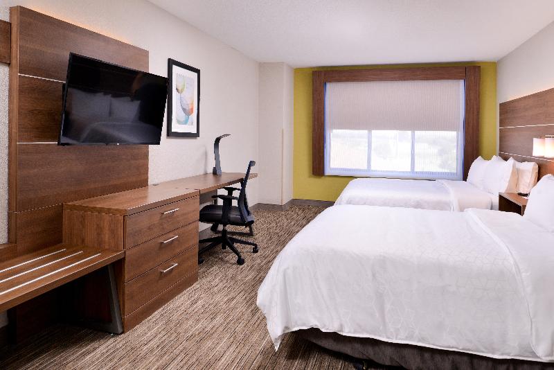 Holiday Inn Express and Suites Selma image