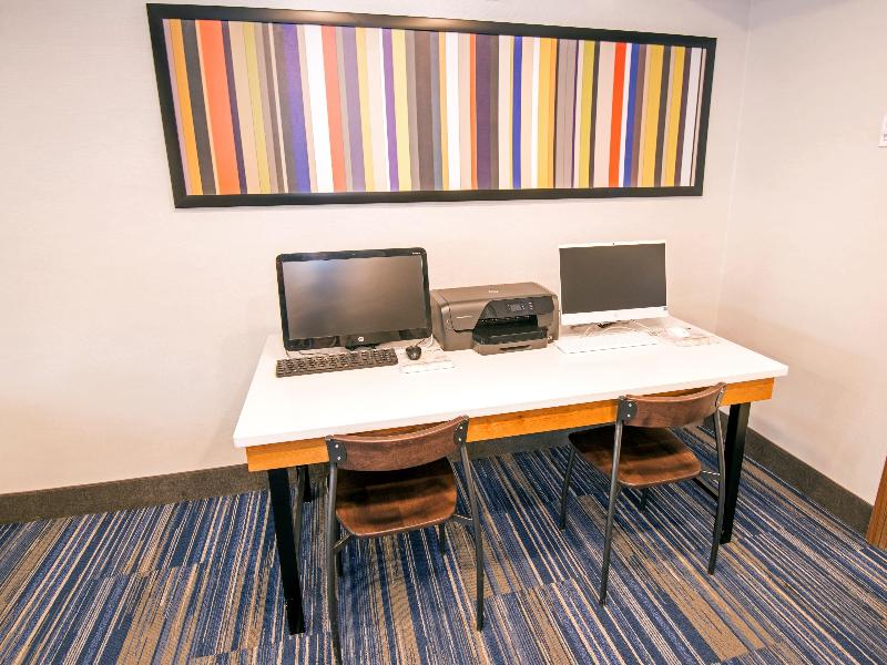 Holiday Inn Express and Suites Hinton image