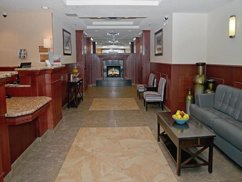 Holiday Inn Express and Suites Hinton image