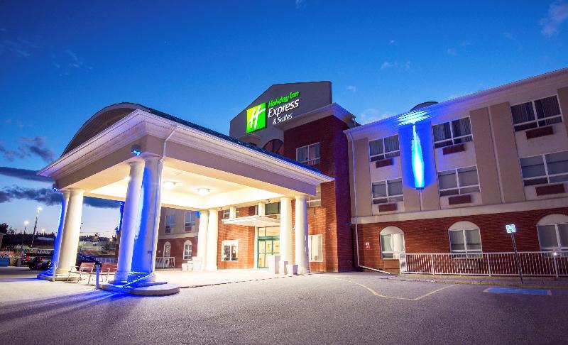 Holiday Inn Express and Suites Hinton image