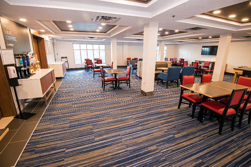 Holiday Inn Express and Suites Hinton image