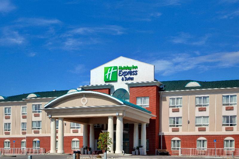 Holiday Inn Express and Suites Hinton image