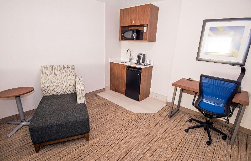 Holiday Inn Express and Suites Hinton image