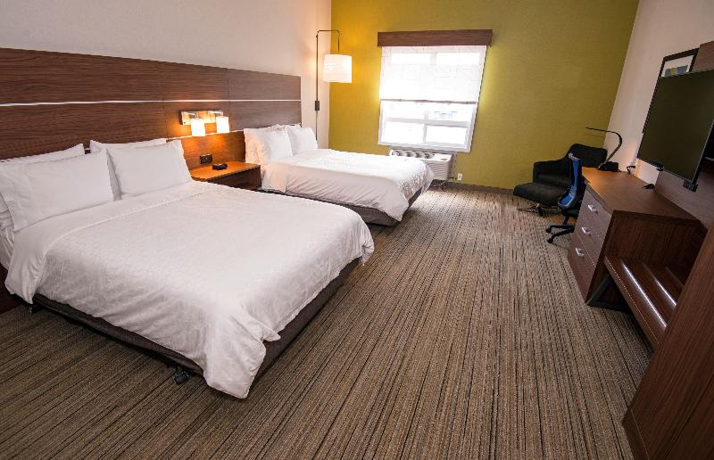 Holiday Inn Express and Suites Hinton image