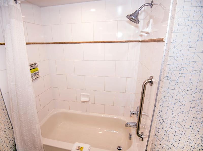 Holiday Inn Express and Suites Hinton image