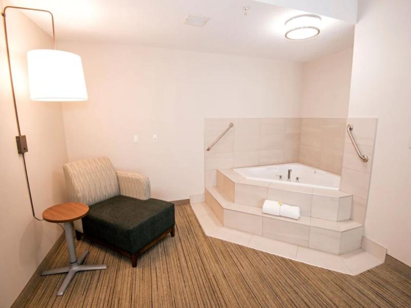 Holiday Inn Express and Suites Hinton image