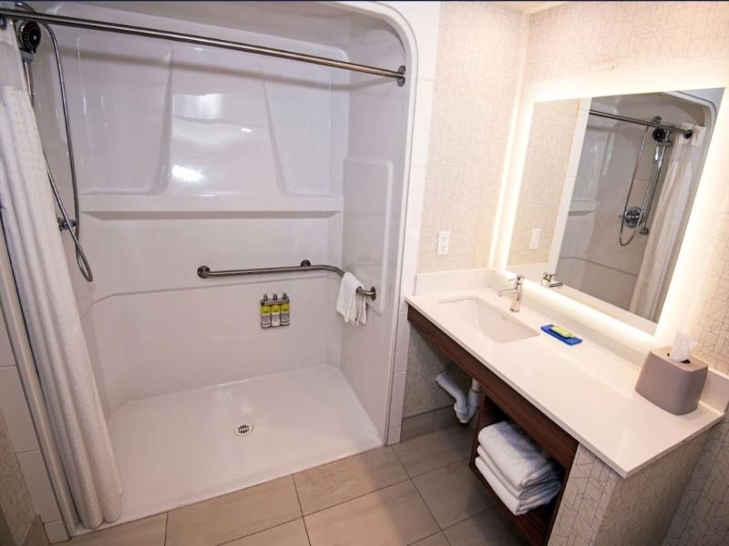 Holiday Inn Express and Suites Hinton image