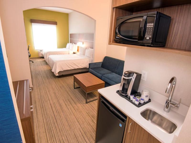 Holiday Inn Express and Suites Hinton image