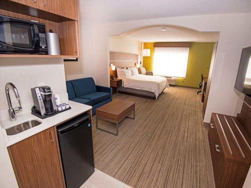 Holiday Inn Express and Suites Hinton image