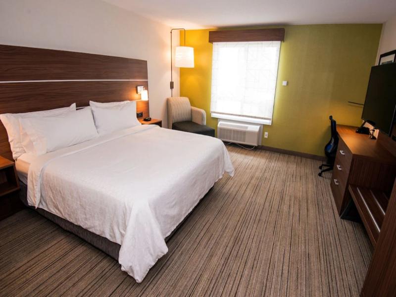 Holiday Inn Express and Suites Hinton image