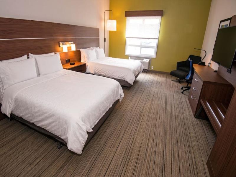 Holiday Inn Express and Suites Hinton image