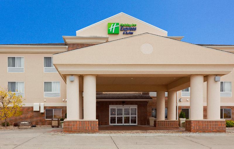 HOLIDAY INN EXPRESS HOTEL AND SUITES YANKTON