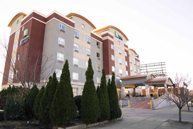 Holiday Inn Express Queens - Maspeth By IHG