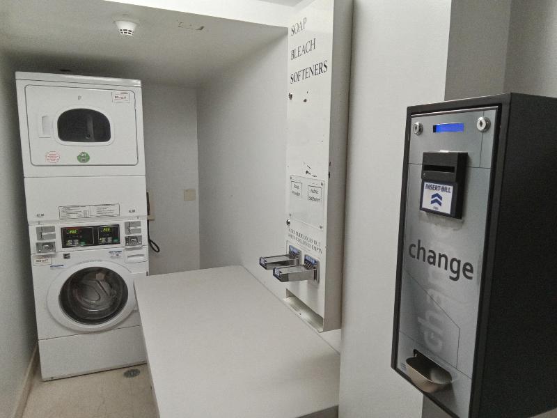 Holiday Inn Express Maspeth Hotel - Image 1