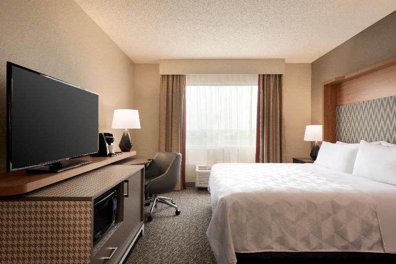 Holiday Inn & Suites Council Bluffs-I-29 photo 21