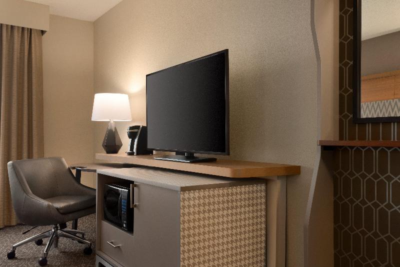 Holiday Inn & Suites Council Bluffs-I-29 photo 23