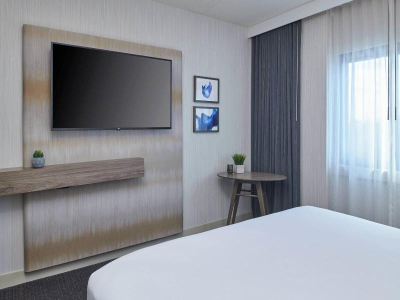 Delta Hotels by Marriott Detroit Novi image