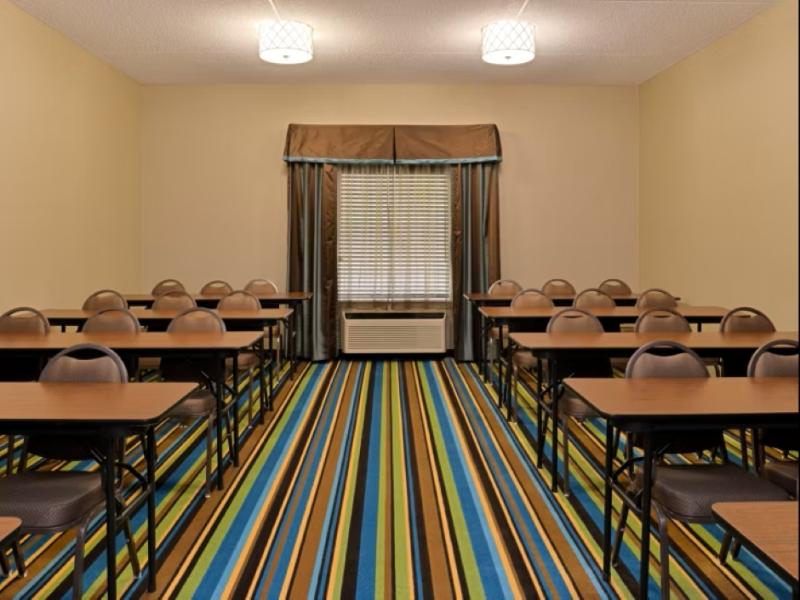 Holiday Inn Express and Suites St Marys