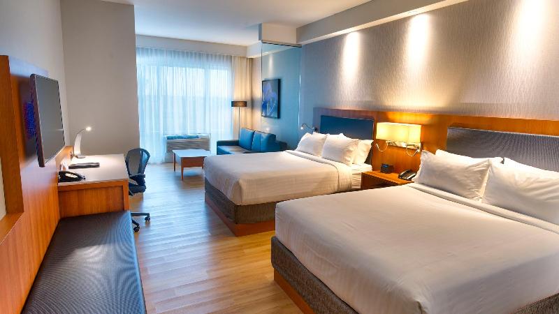 Holiday Inn Express and Suites Vaudreuil Dorion photo 17