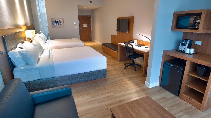 Holiday Inn Express and Suites Vaudreuil Dorion photo 18