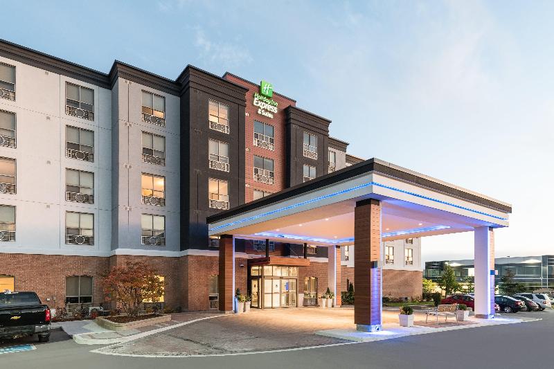 Holiday Inn Express and Suites Milton