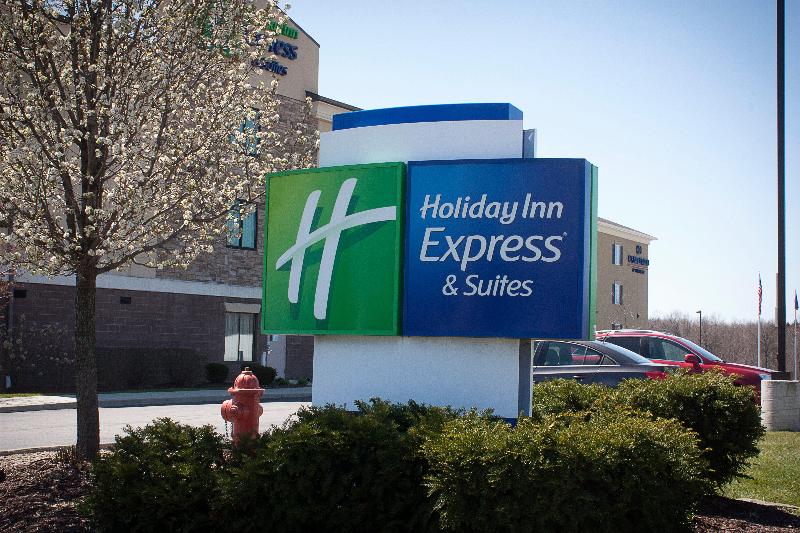 Holiday Inn Express and Suites Youngstown West Aus